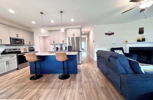 Olivia House | Serene 3-bedroom. 30 Minutes to Fort Bragg
