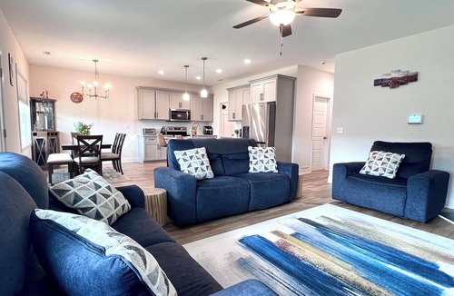 Olivia House | Serene 3-bedroom. 30 Minutes to Fort Bragg