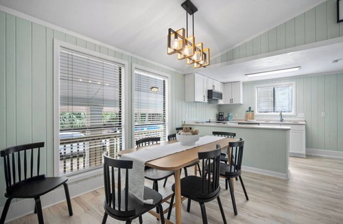 Blue Heron Lake House | Serene Island Getaway, Golf Cart Included, Pet Friendly - 101 Sea Otter