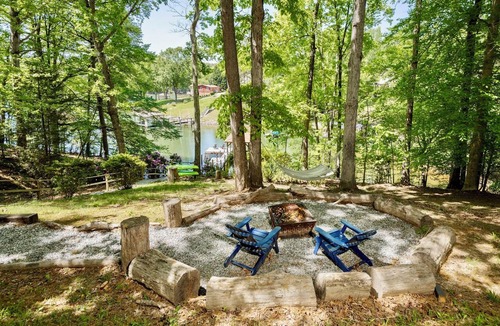 Troutman Cottage | Serene Lake Norman Escape-Sleeps 8, Pet-friendly, private dock, kayaks,& firepit