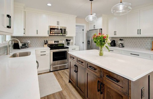 Bowling Green Cottage | Serene Lake Views Hot Tub BBQ Kayaks