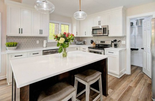 Bowling Green Cottage | Serene Lake Views Hot Tub BBQ Kayaks