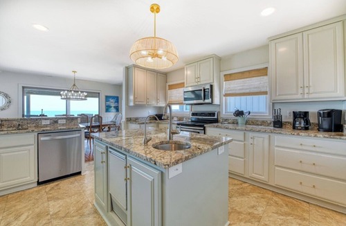 North Litchfield Beach House | Seven Bedroom Oceanfront Home with Pool in North Litchfield