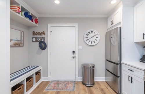 Folly Field Condo | Short easy walk to BEACH. Pools, tennis & pickleball. Cozy & Shore 2 Please!