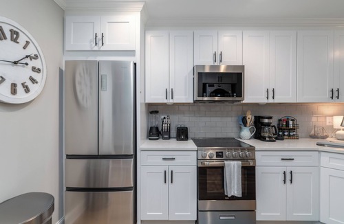 Folly Field Condo | Short easy walk to BEACH. Pools, tennis & pickleball. Cozy & Shore 2 Please!