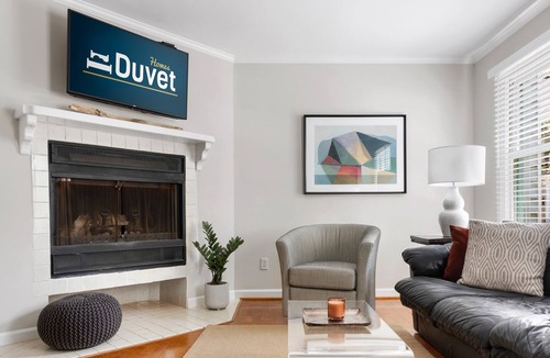 South of Broad Apartment | Short & Sweet- CHS Townhouse