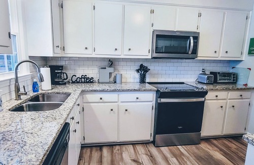 Mount Pleasant House | Simply Sunny Fun! 4BR Close to DT Chas & Beaches! Great backyard firepit & games