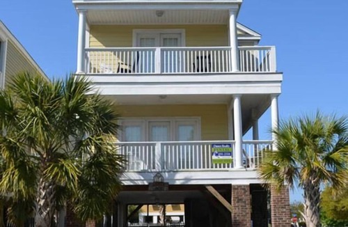 Surfside Beach House | Sister Act - Walk to Beach in Surfside Beach