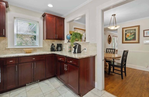 Commonwealth Park House | Sleeps 10 - Plaza Midwood - Walk to Restaurants