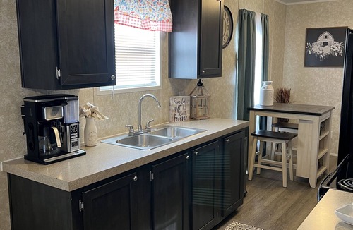 Eden Cottage | Sleeps 4 -Private Country Retreat Near Savannah & Beaches - Close to i-95 & i-16