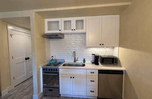 South Beach Villa | South beach, marina, beach pickleball courts, salty dog cafe. newly renovated