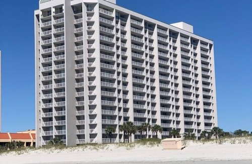 Arcadian Shores Condo | South Hampton 9820