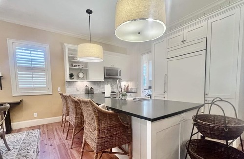 Palmetto Bluff Cottage | Southern Charm!! Lovely Tennis Cottage Includes Golf Cart and Bikes!!