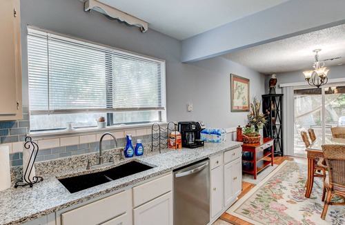 Mount Pleasant Cottage | Southern Charming Cottage in Mt. Pleasant!