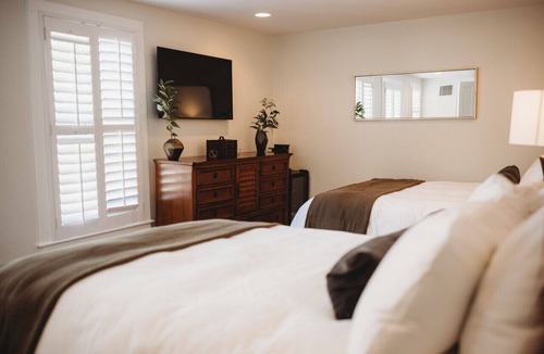 Downtown Hotel | Southern Pines Downtown The Jefferson Inn Standard 2-Queen Room
