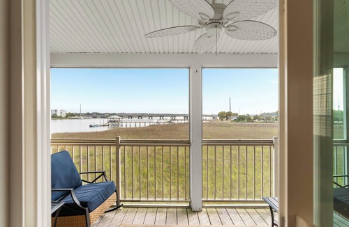 Waters Edge House | Southern Tides At Folly / On Water / 1 Block to Downtown / Walk To Beach / Pool