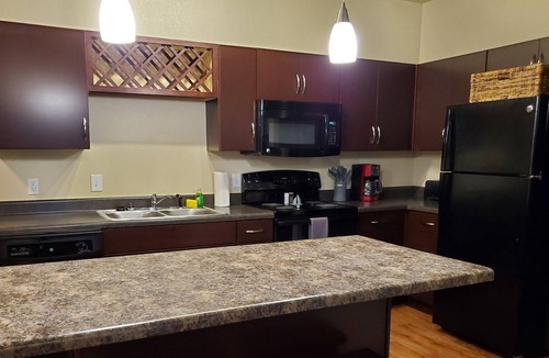 West Ashley Apartment | Spacious 2/2 15 Minutes to Downtown Charleston