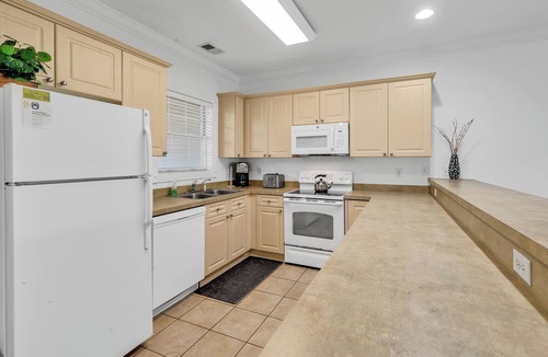 Central Myrtle Beach Villa | Spacious 2-bedroom villa in the heart of Myrtle Beach & 2 full bathrooms