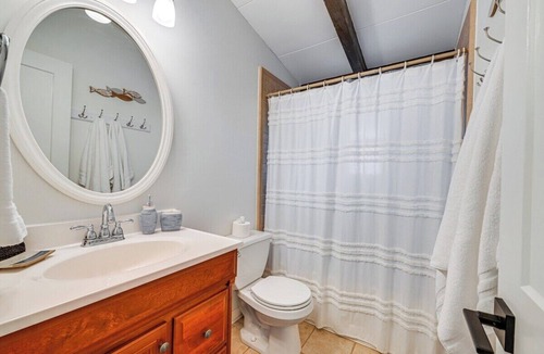 Norwood House | Spacious 4-bedroom house in pleasant Norwood with AC