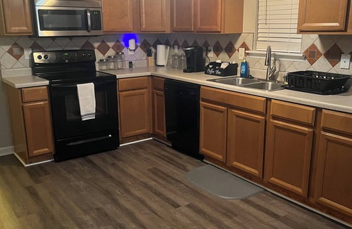 Huntcliff House | Spacious 4BR Family Retreat w/Large Backyard Near Fort Jackson