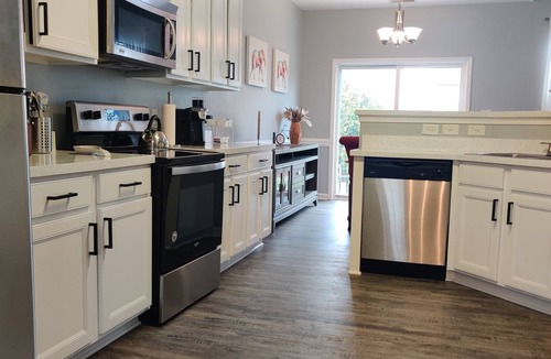 High Point House | Spacious 4BR Home – Near HPU, Market & Dining – Family & Business Ready!