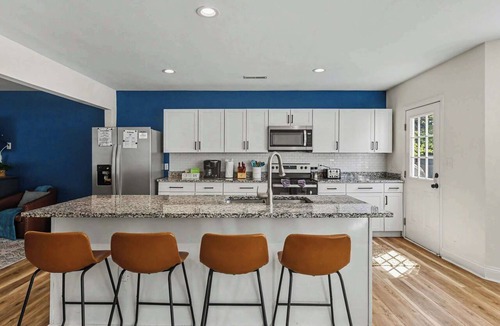 Charleston House | Spacious 4BR Home w/Game Room + Sleeps 10 10 Min to Downtown & Folly Beach