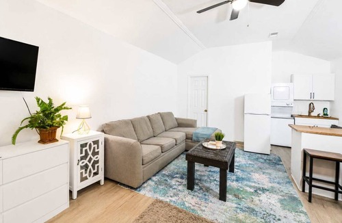 Charleston House | Spacious 4BR Home w/Game Room + Sleeps 10 10 Min to Downtown & Folly Beach