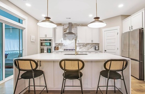 Mount Pleasant House | Spacious 5-bed, Two primary bedrooms, 7 Min from Beach, 15 min from Charleston.