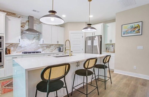Mount Pleasant House | Spacious 5-bed, Two primary bedrooms, 7 Min from Beach, 15 min from Charleston.