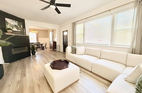 Camden House | Spacious 5 Bedroom/2 Living Room-New Renovation in Prime Downtown