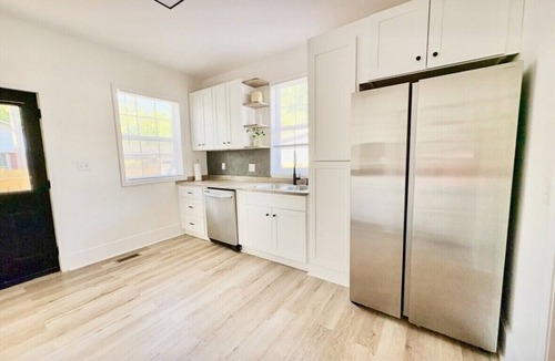 Camden House | Spacious 5 Bedroom/2 Living Room-New Renovation in Prime Downtown