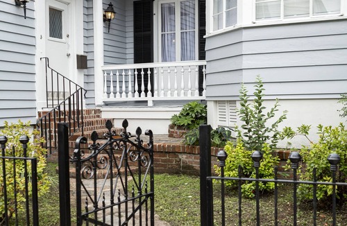 Downtown Charleston House | Spacious 5BR Home sleeps 14- Families, Bachelorettes & Groups with Free Parking