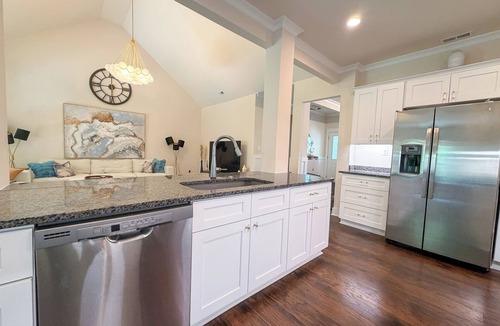 Indian Trail House | Spacious 5BR Home/Fenced Backyard/Fire pit/Fast Wi-Fi