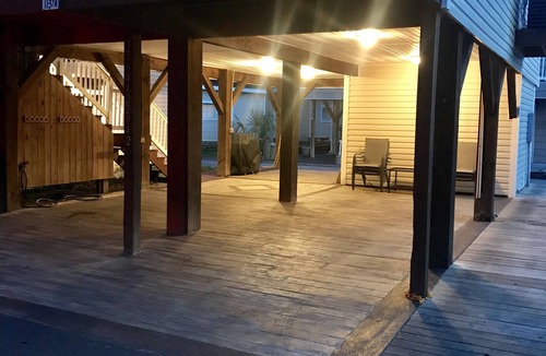 Surfside Beach House | Spacious 6 Bedroom/3 Full Baths ~ Short Walk To The Beach!