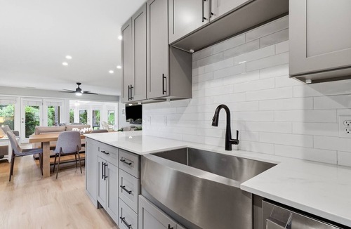 Sea Pines House | Spacious Coastal Villa w/Bright Sunroom Walk to Beach Sleeps 7