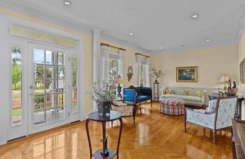 Lake Waccamaw House | Spacious Lakefront home with a private pier located on the tranquil Lake Waccamaw Lake Escape