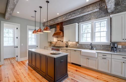 Vanderhorst Plantation House | Spacious renovated home w pool, easy beach access