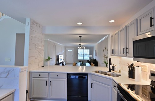 Greensboro House | Spacious Renovated 3bedroom w/WiFi and Near PTI Airport in tranquil Greensboro