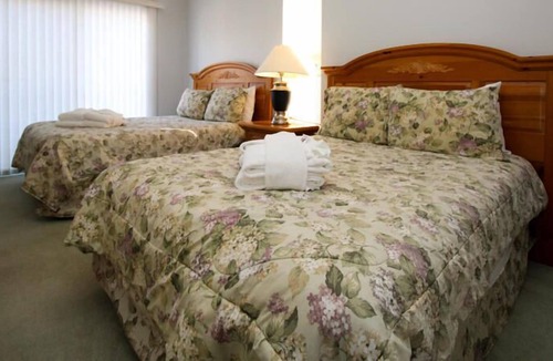 Saint Helena Island Cottage | Spacious Two-Story Golf Cottage w/ Grill & WiFi - Steps from Marina & Boathouse