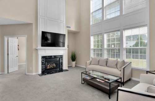 Provincetowne House | Spectacular 5BR-Family Home with Pool & Amenities
