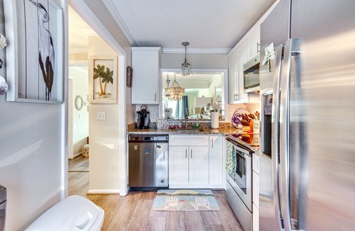 Oceanmarsh Subdivision Condo | St Helena Island Condo on Private Island w/Deck!