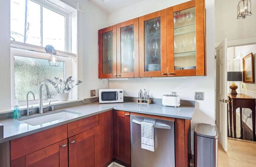 Metropolitan House | Starland District - Spacious 2-Bedroom Haven
