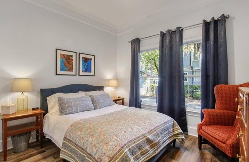 Metropolitan House | Starland Town House, Walk to the Park