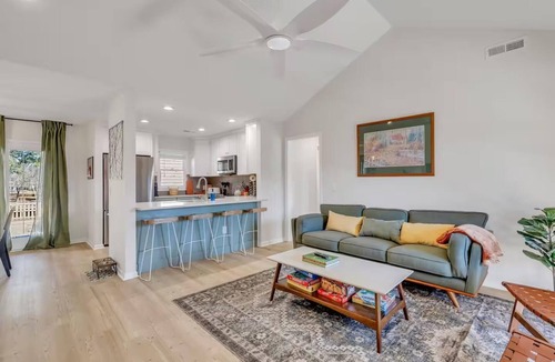 Russellville House | Stars & S’mores on Chippendale