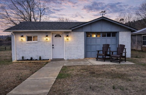 Asheboro Cottage | Stay at the Cottage by the Zoo just 2 miles from the NC Zoo