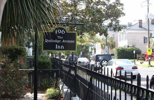 Cannonborough Elliotborough Apartment | Stay in Luxury. Eat, Shop w/Locals-King Street just 5 Blocks Away