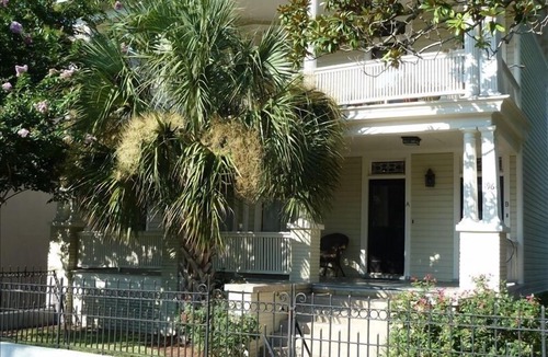 Cannonborough Elliotborough Apartment | Stay in Luxury. Eat, Shop w/Locals-King Street just 5 Blocks Away