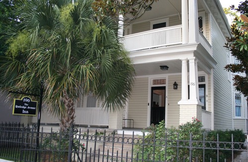 Cannonborough Elliotborough Apartment | Stay In Luxury. Eat,Shop W/ Locals-King Street just 5 Blocks Away