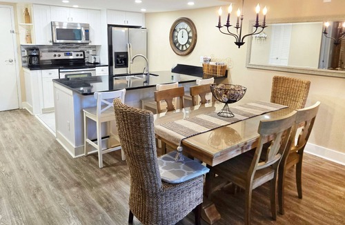 Harbour Town Condo | Steps to Harbour Town Lighthouse & Marina + 2BR + Pool Access