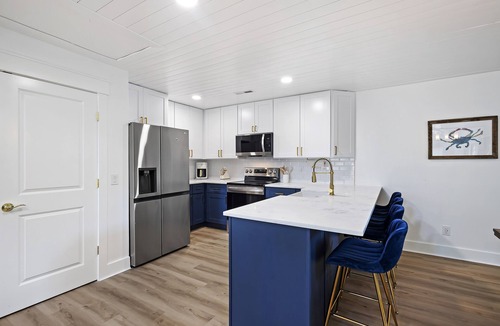 Isle of Palms House | Stunning Designer Home, Fully Renovated, in Gated Community Near Beach.